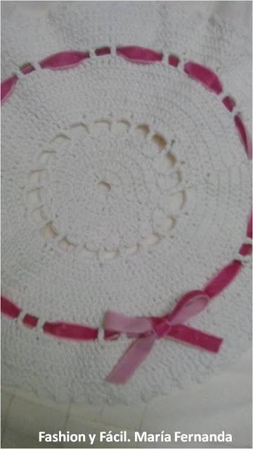 Cómo usar un tapete o doily para customizar la tapa del toilet (How to use a crochet doily for the toilet)