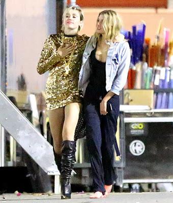 Miley Cyrus y Stella Maxwell juntas