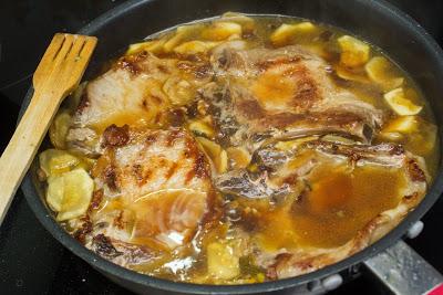 Chuletas de cerdo en salsa de pasas Chuletas de cerdo en salsa de pasas