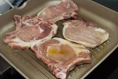 Chuletas de cerdo en salsa de pasas Chuletas de cerdo en salsa de pasas