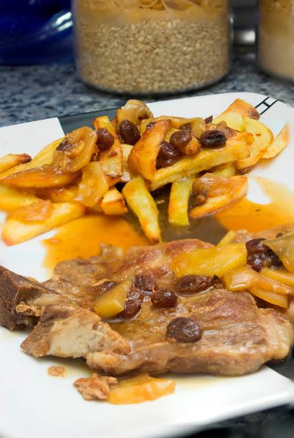 Chuletas de cerdo en salsa de pasas Chuletas de cerdo en salsa de pasas