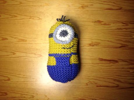 Tutorial para tejer un muñeco minion con telar