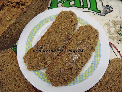 Pan integral de calabacin con semillas de amapola, sésamo, linaza y girasol. Pan integral de calabacin con semillas de amapola, sésamo, linaza y girasol.