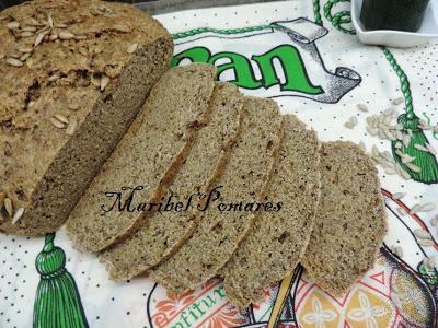 Pan integral de calabacin con semillas de amapola, sésamo, linaza y girasol. Pan integral de calabacin con semillas de amapola, sésamo, linaza y girasol.