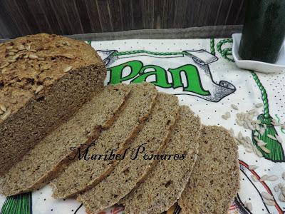 Pan integral de calabacin con semillas de amapola, sésamo, linaza y girasol. Pan integral de calabacin con semillas de amapola, sésamo, linaza y girasol.