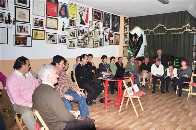 Excelente acogida de los talleres desarrollados en la Peña Amigos del Cante para el curso 2010-11. Excelente acogida de los talleres desarrollados en la Peña Amigos del Cante para el curso 2010-11.