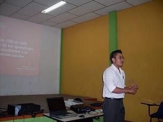 DENUNCIA A UNA EDUCACIÓN EN CRISIS. DENUNCIA A UNA EDUCACIÓN EN CRISIS.