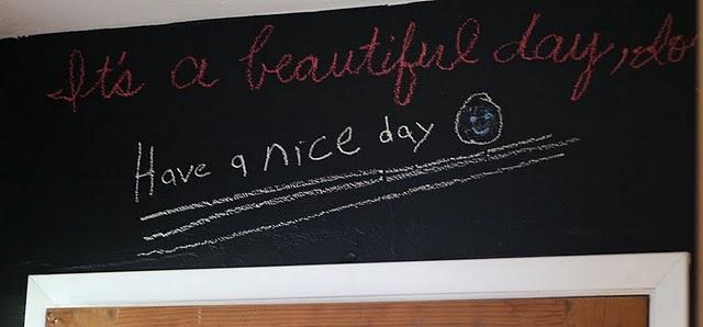 Decorar la entrada con una pared de pizarra Decorar la entrada con una pared de pizarra