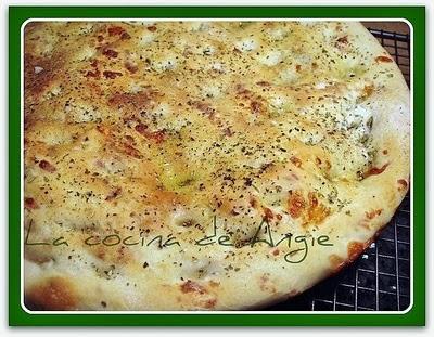 FOCACCIA AROMÁTICA CON MOZARELLA FOCACCIA AROMÁTICA CON MOZARELLA