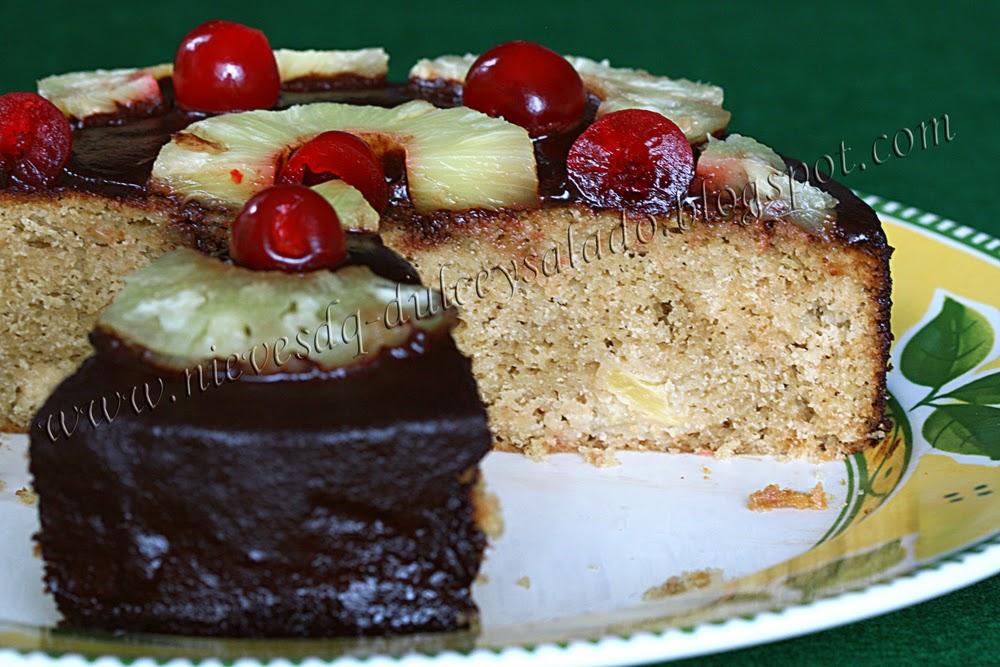 BIZCOCHO DE PIÑA CON GLASA DE CHOCOLATE BIZCOCHO DE PIÑA CON GLASA DE CHOCOLATE