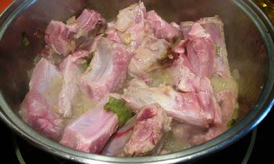 Costillas de Cerdo con Tomate Costillas de Cerdo con Tomate