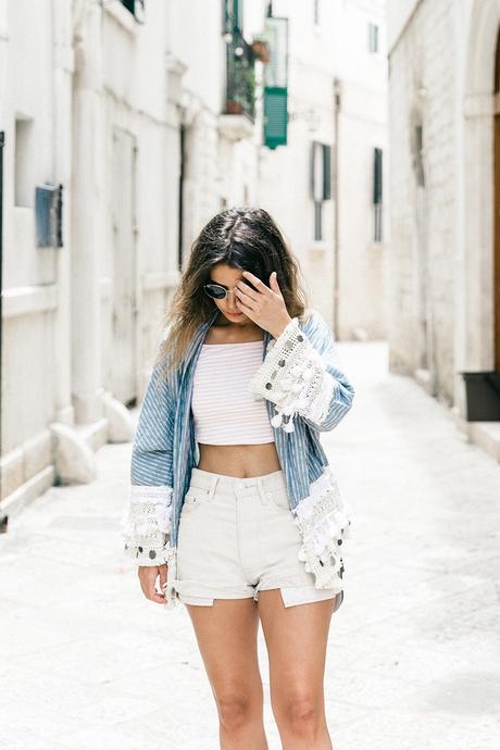 Conversano-Italy_road_trip-Poncho-Levis-Outfit-Isabel_Marant-Collage_Vintage-19
