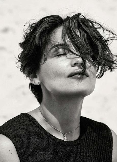 Laetitia Casta luce belleza natural en ELLE France