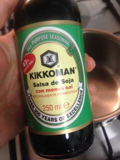 ATÚN Y SALMÓN EN TEMPURA CON MAYONESA AROMATIZADA EN WASABI Y REDUCCIÓN DE SALSA DE SOJA ATÚN Y SALMÓN EN TEMPURA CON MAYONESA AROMATIZADA EN WASABI Y REDUCCIÓN DE SALSA DE SOJA