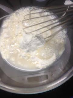 ATÚN Y SALMÓN EN TEMPURA CON MAYONESA AROMATIZADA EN WASABI Y REDUCCIÓN DE SALSA DE SOJA ATÚN Y SALMÓN EN TEMPURA CON MAYONESA AROMATIZADA EN WASABI Y REDUCCIÓN DE SALSA DE SOJA