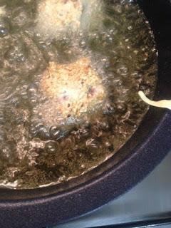 ATÚN Y SALMÓN EN TEMPURA CON MAYONESA AROMATIZADA EN WASABI Y REDUCCIÓN DE SALSA DE SOJA ATÚN Y SALMÓN EN TEMPURA CON MAYONESA AROMATIZADA EN WASABI Y REDUCCIÓN DE SALSA DE SOJA