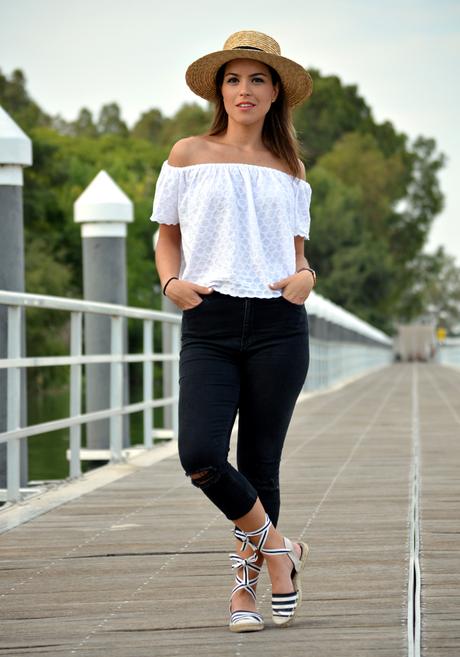 all creditsTop Zara (s/s15)Jeans Zara (au/w14,15)Alpargatas/Espadrilles Stradivarius (s/s15) HERESombrero/Hat HM (s/s15)Reloj/Watch Daniel Wellington