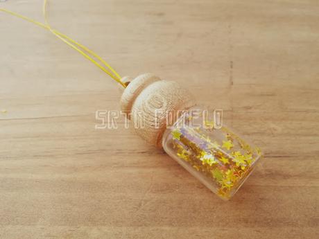 RECICLAJE: cómo hacer un colgante con un ambientador. RECICLAJE: cómo hacer un colgante con un ambientador.