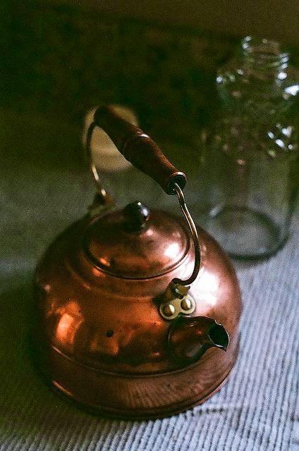 Servir el té. . . Servir el té. . .