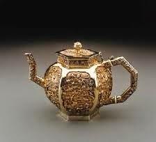 Servir el té. . . Servir el té. . .