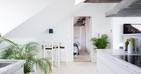 Pequeño ático con amplia terraza interiores espacios pequeños estilo y diseño nórdico escandinavo distribución diáfana Diseño de interiores de lofts y áticos decoración en blanco Decoración de interiores cocinas pequeñas cocinas blancas blog decoracion interiores Pequeño ático con amplia terraza interiores espacios pequeños estilo y diseño nórdico escandinavo distribución diáfana Diseño de interiores de lofts y áticos decoración en blanco Decoración de interiores cocinas pequeñas cocinas blancas blog decoracion interiores