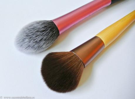 DUELO DE BROCHAS | REAL TECHNIQUES | ECOTOOLS | UBU. DUELO DE BROCHAS | REAL TECHNIQUES | ECOTOOLS | UBU.