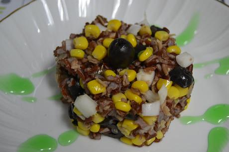 Ensalada de Arroz rojo con Maíz y Atún Ensalada de Arroz rojo con Maíz y Atún