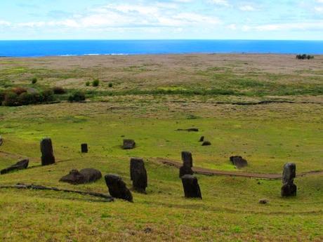 El Te Moai. Camino del moai. Rapa Nui El Te Moai. Camino del moai. Rapa Nui