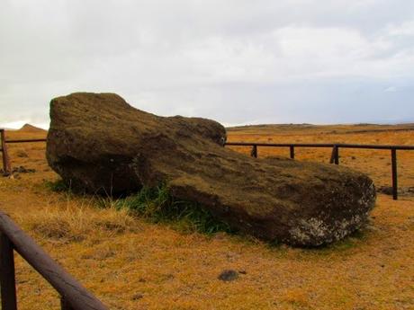 El Te Moai. Camino del moai. Rapa Nui El Te Moai. Camino del moai. Rapa Nui