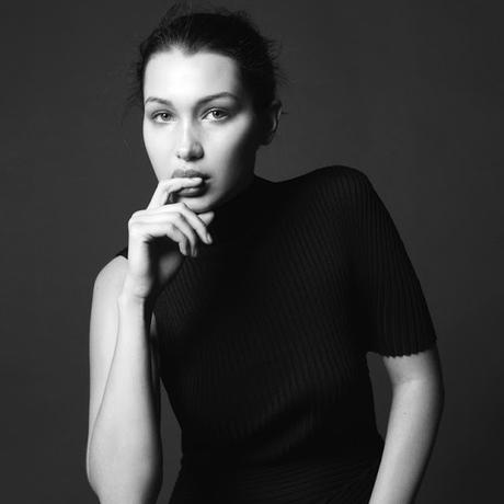 Bella Hadid posó con estilismos monocromos para el primer número de Unconditional