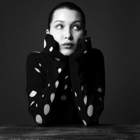 Bella Hadid posó con estilismos monocromos para el primer número de Unconditional