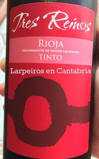 Vino Tinto Tres Reinos Cosecha del 2014: Pues la verdad que es perfecto para calimocho Vino Tinto Tres Reinos Cosecha del 2014: Pues la verdad que es perfecto para calimocho