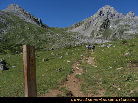 Ruta Tuiza de Arriba-Peña Ubiña: Señal al refugio