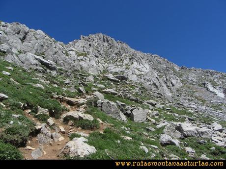 Ruta Tuiza de Arriba-Peña Ubiña: Inicio ascensión cara sureste