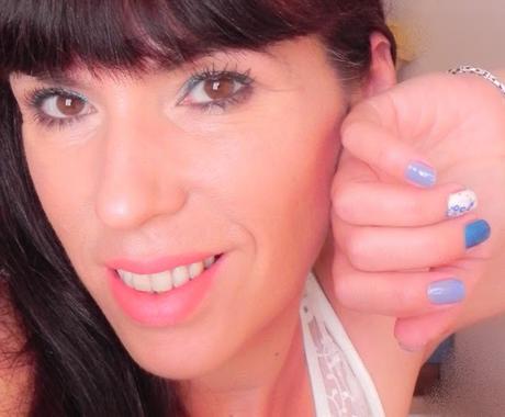 Blanco y azul bebé (Look, manicura y outfit)