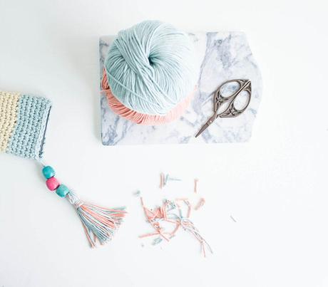 FUNDA PARA MOVIL DE GANCHILLO colores pastel ovillos