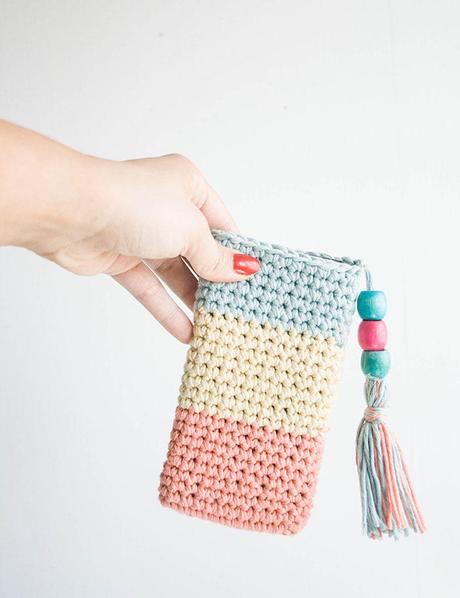 FUNDA PARA MOVIL DE GANCHILLO funda ganchillo color pastel