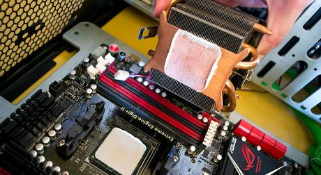 Aprendiendo a limpiar el cpu. despegar-disipador-de-la-placa-madre