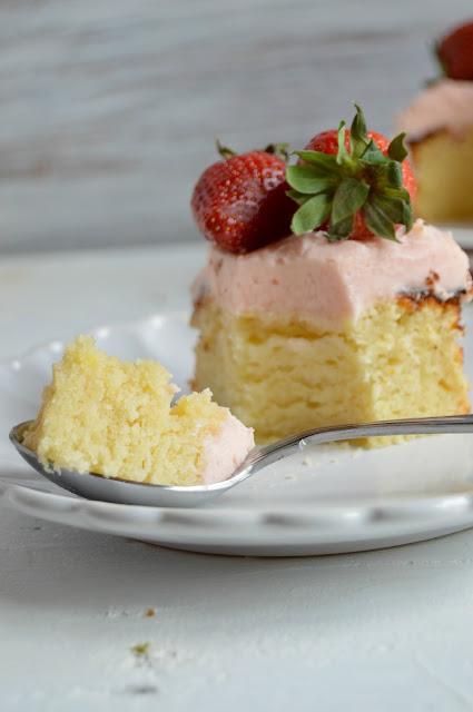 Pastel de limón con crema de queso y fresas Pastel de limón con crema de queso y fresas