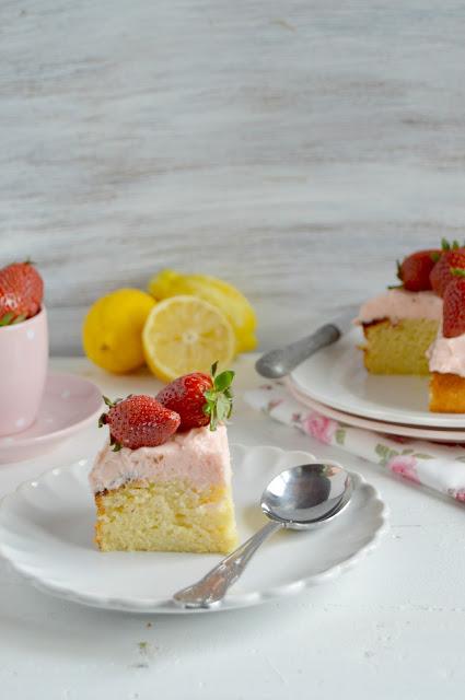 Pastel de limón con crema de queso y fresas Pastel de limón con crema de queso y fresas