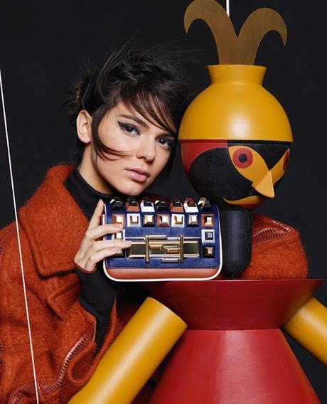 Kendall Jenner y Liliy Donaldson posan con marionetas en la nueva campaña de Fendi Kendall Jenner y Liliy Donaldson posan con marionetas en la nueva campaña de Fendi