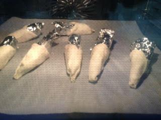 MINI CUCURUCHOS DE PIÑA , GAMBAS Y SALSA ROSA MINI CUCURUCHOS DE PIÑA , GAMBAS Y SALSA ROSA