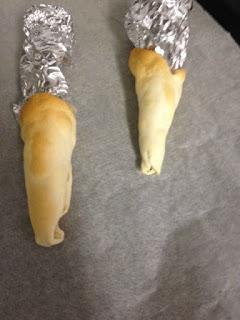 MINI CUCURUCHOS DE PIÑA , GAMBAS Y SALSA ROSA MINI CUCURUCHOS DE PIÑA , GAMBAS Y SALSA ROSA