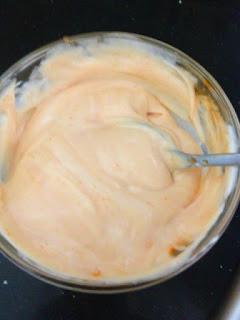 MINI CUCURUCHOS DE PIÑA , GAMBAS Y SALSA ROSA MINI CUCURUCHOS DE PIÑA , GAMBAS Y SALSA ROSA