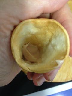 MINI CUCURUCHOS DE PIÑA , GAMBAS Y SALSA ROSA MINI CUCURUCHOS DE PIÑA , GAMBAS Y SALSA ROSA