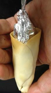 MINI CUCURUCHOS DE PIÑA , GAMBAS Y SALSA ROSA MINI CUCURUCHOS DE PIÑA , GAMBAS Y SALSA ROSA