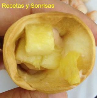 MINI CUCURUCHOS DE PIÑA , GAMBAS Y SALSA ROSA MINI CUCURUCHOS DE PIÑA , GAMBAS Y SALSA ROSA