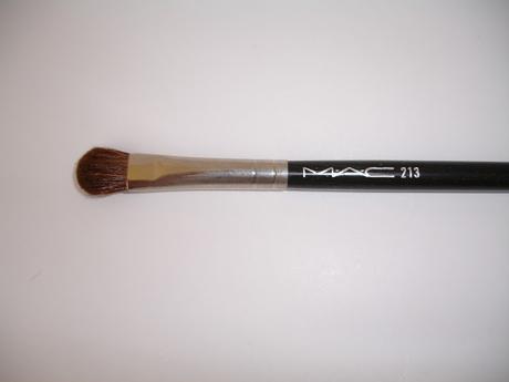 PINCEL 213 DE MAC: NO MUY CONOCIDO PERO SÍ MUY RECOMENDABLE PINCEL 213 DE MAC: NO MUY CONOCIDO PERO SÍ MUY RECOMENDABLE