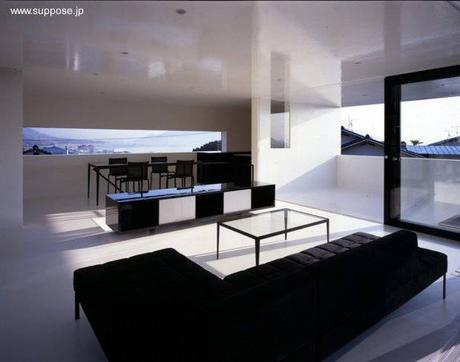 Casa japonesa minimalista de perfil futurista en Hiroshima.