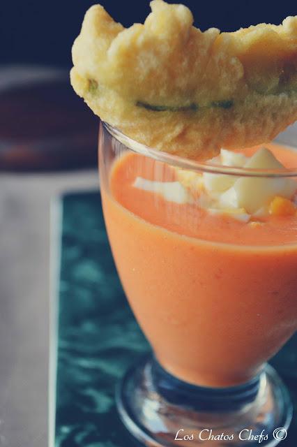 Salmorejo picante con Tempura de aguacate Salmorejo picante con Tempura de aguacate